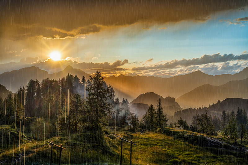 1° premio – Tramonto con pioggia al rifugio – di Mario Ottaviani